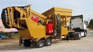 Mobile stone and mineral screening plant