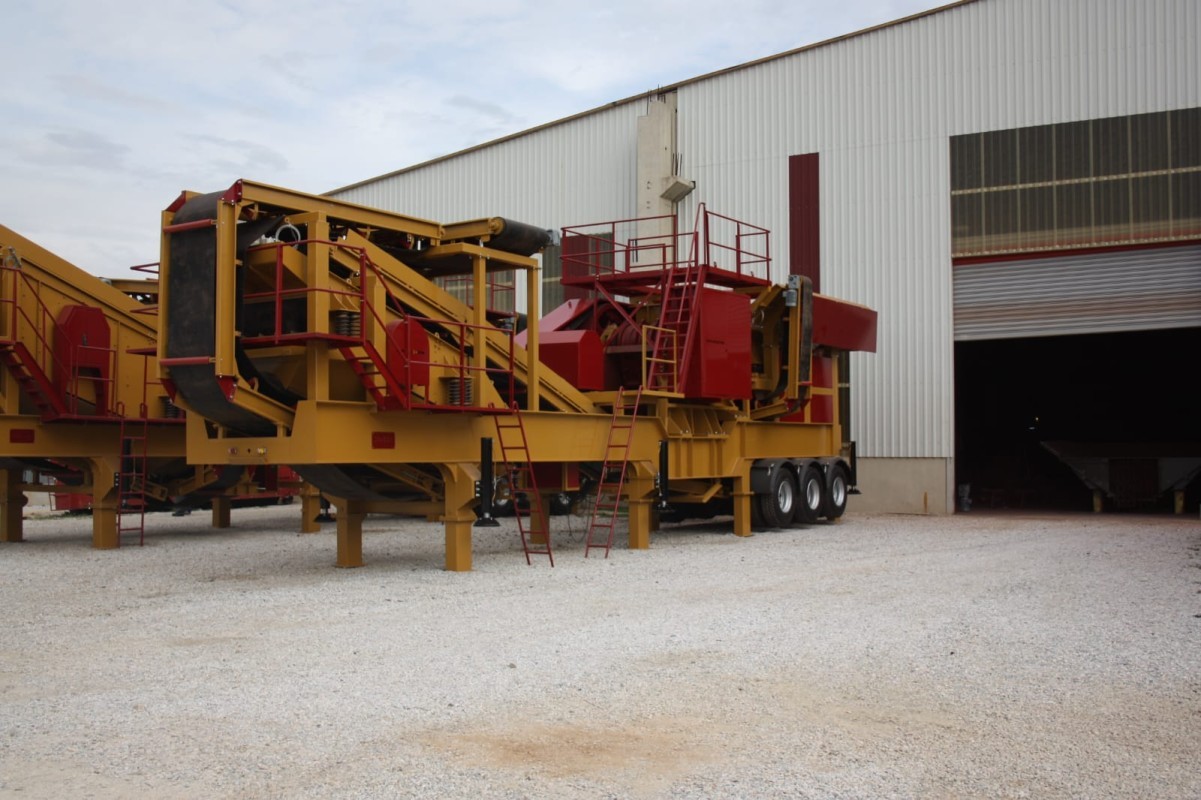 Mobile Closed-Circuit Crushing and Screening Plant