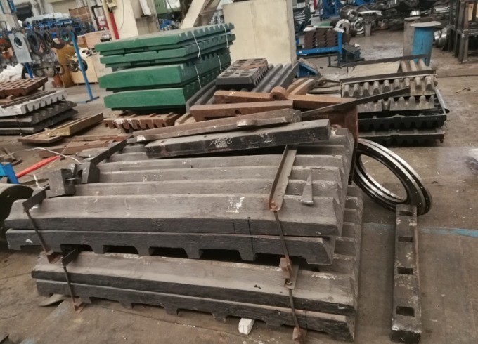 Manganese and Chrome Alloy Cone Crusher Castings